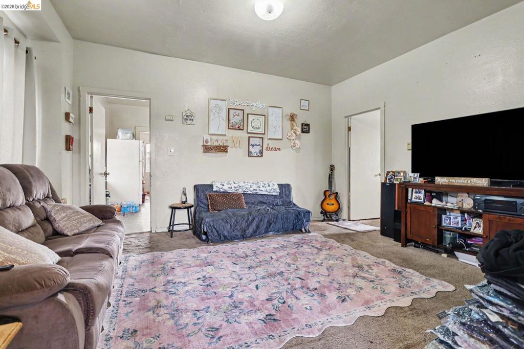222 4th St Property Photo 15