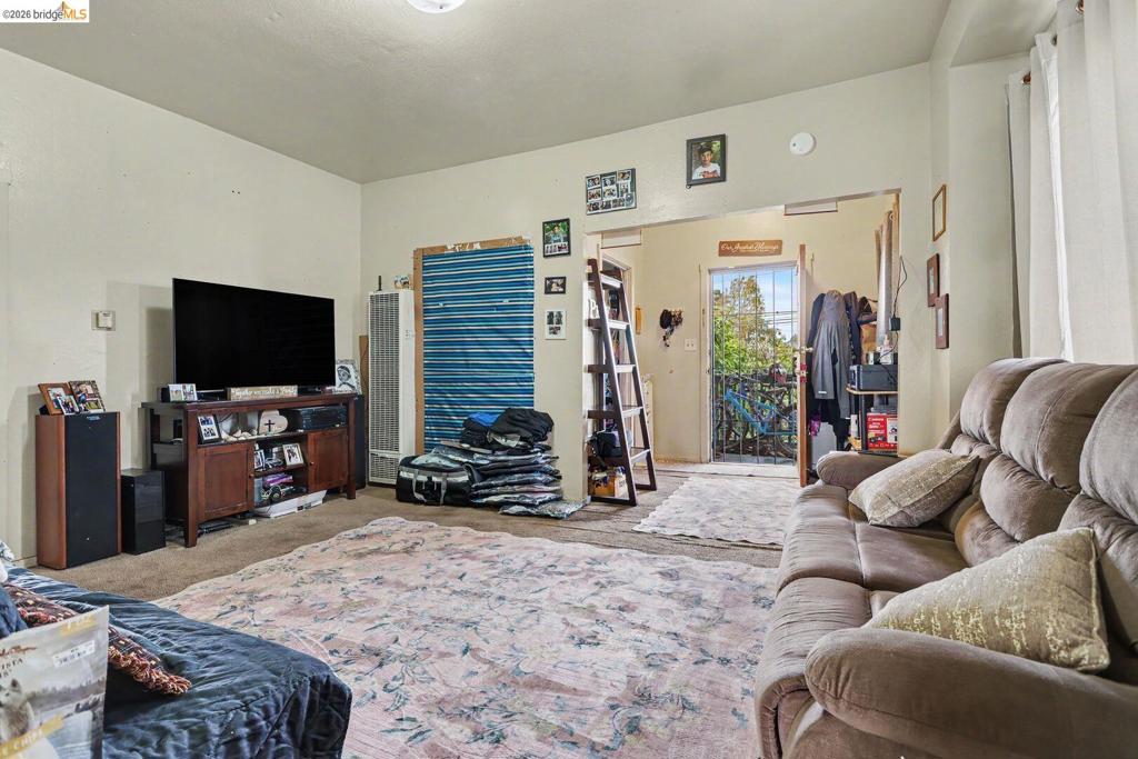 222 4th St Property Photo 16