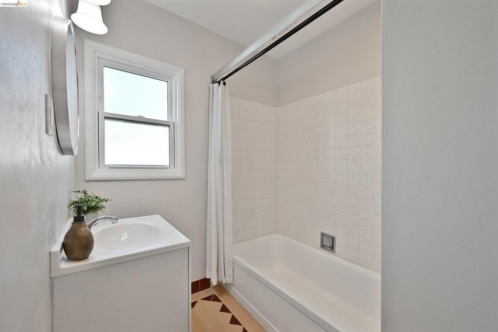 711 30th St Property Photo 15