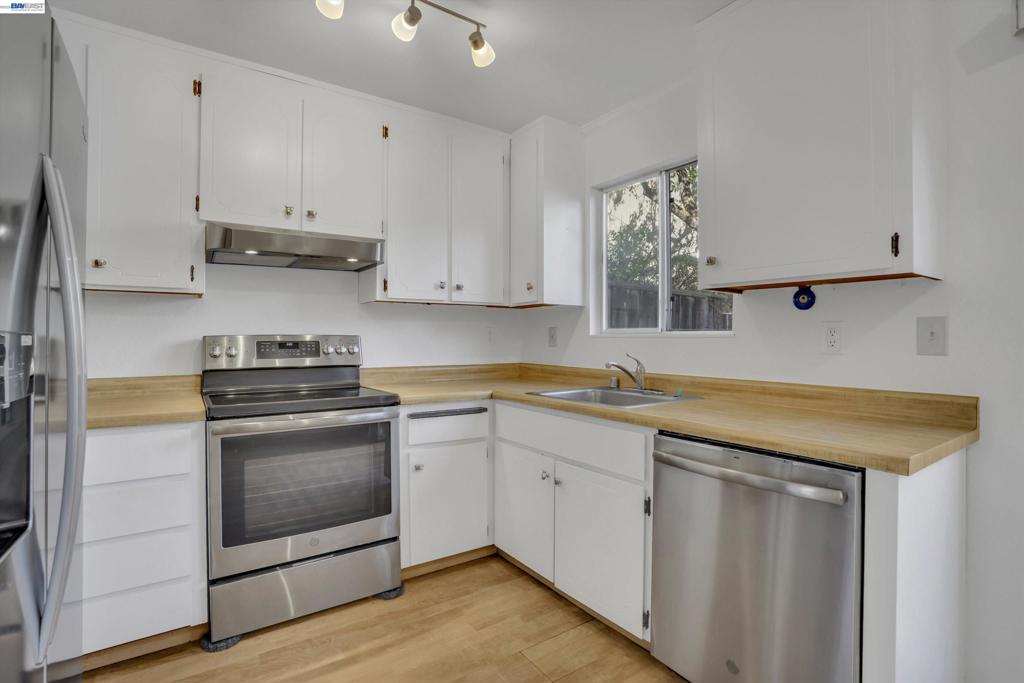 692 Concord Property Photo 10