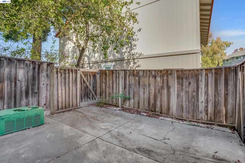 692 Concord Property Photo 12