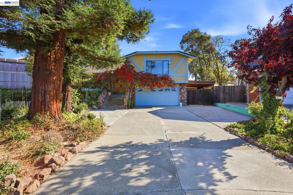 30 Saint Claire Property Photo 2