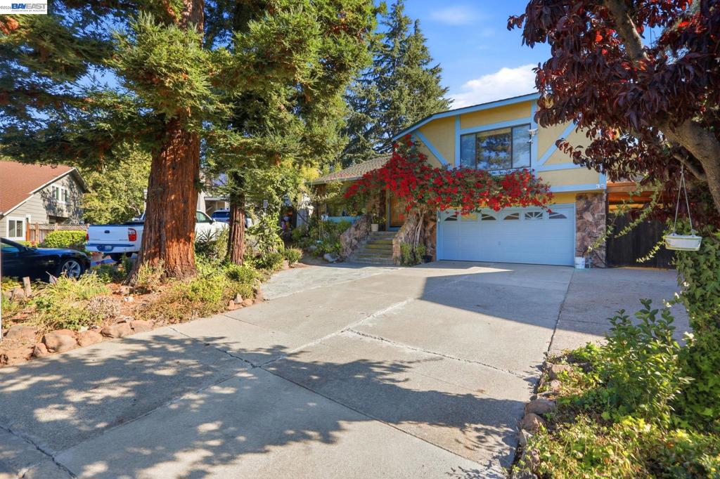 30 Saint Claire Property Photo 3