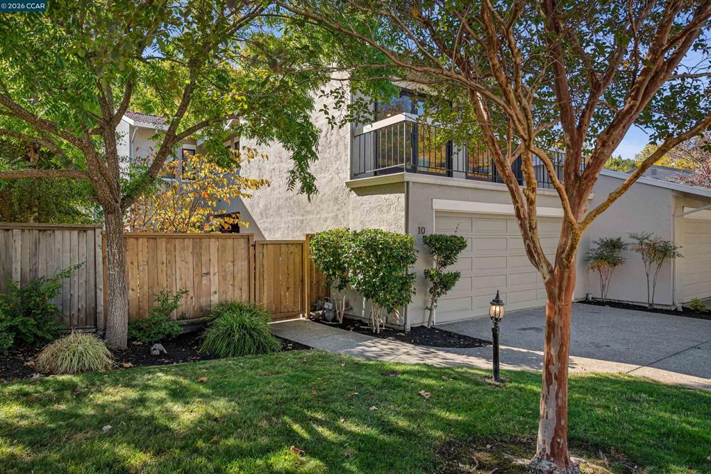 10 Doral Dr Property Photo 1