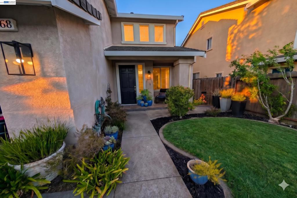 25768 Silver Canyon Ct Property Photo 3