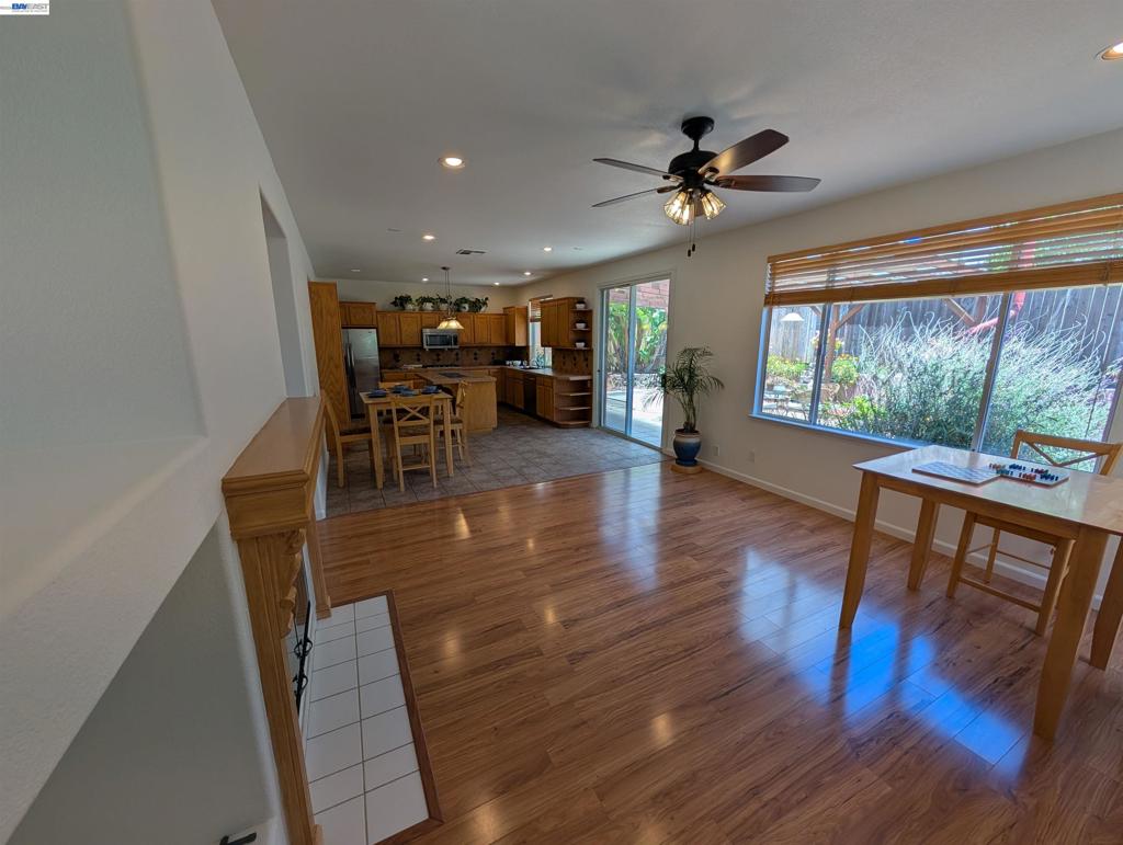 25768 Silver Canyon Ct Property Photo 10