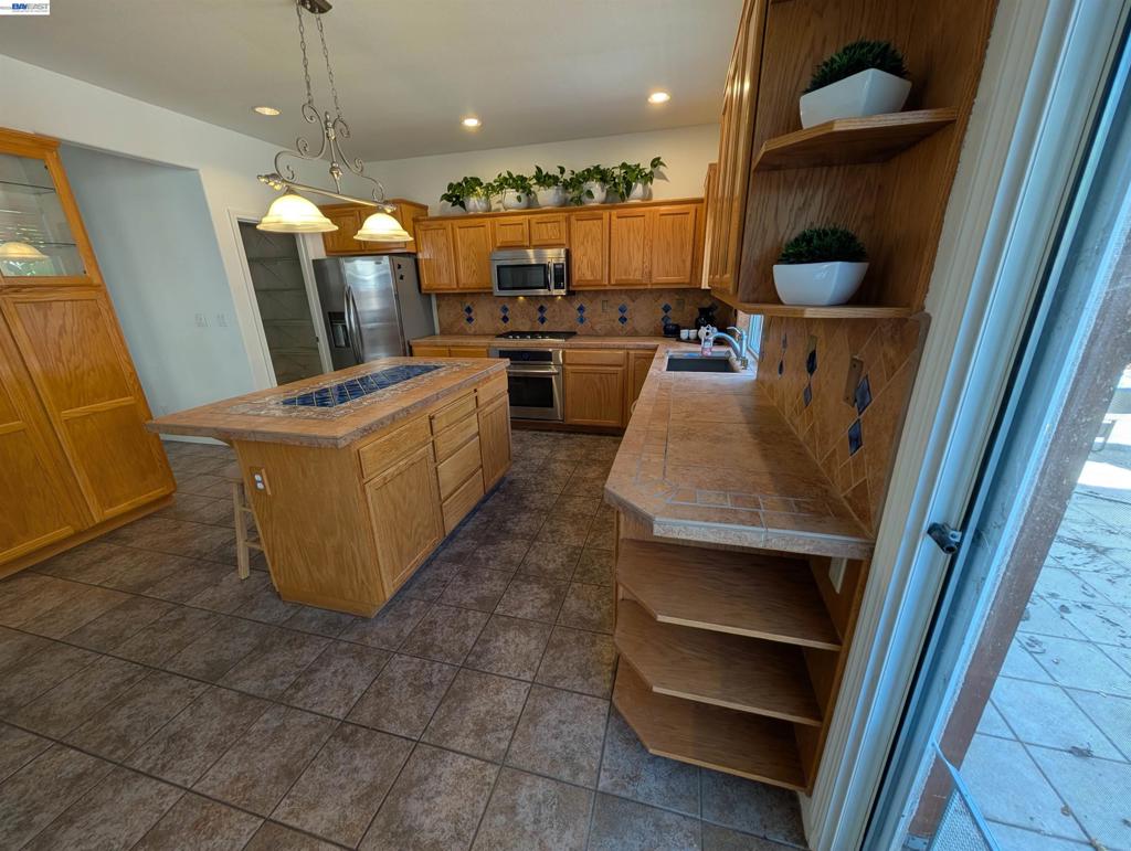 25768 Silver Canyon Ct Property Photo 12