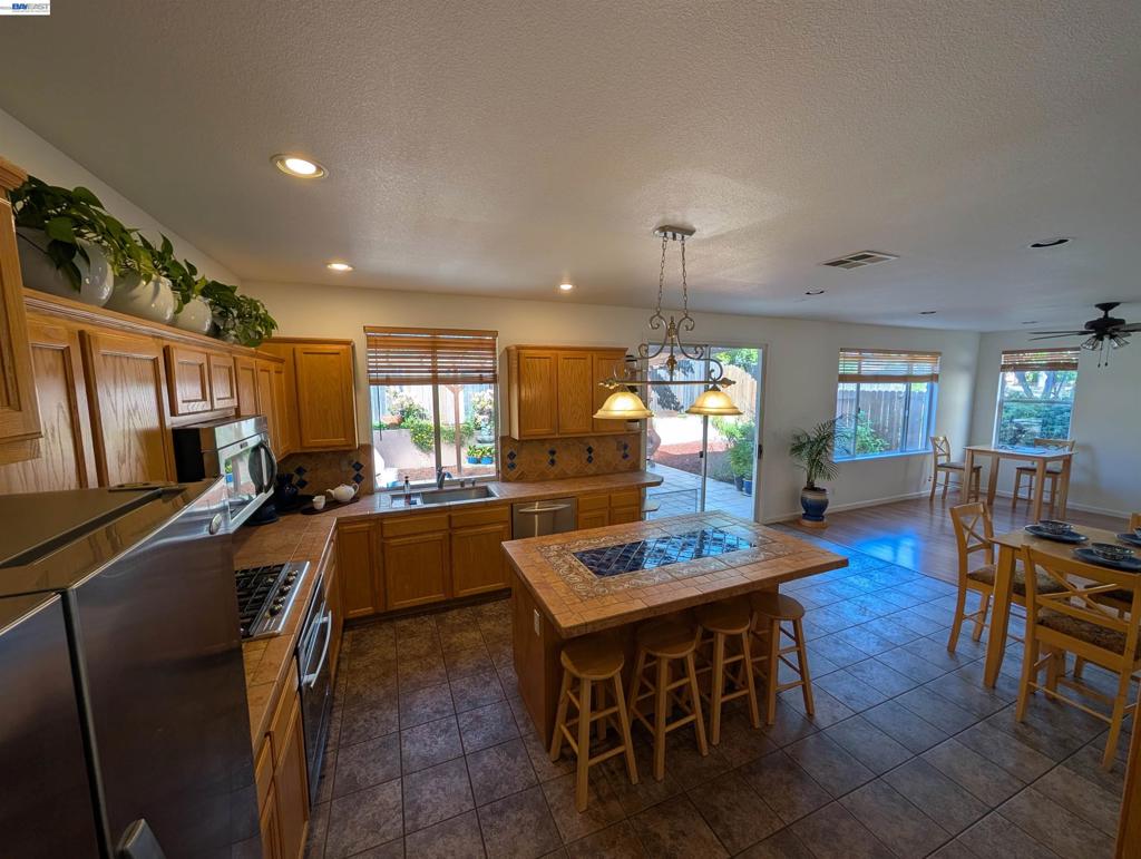 25768 Silver Canyon Ct Property Photo 13