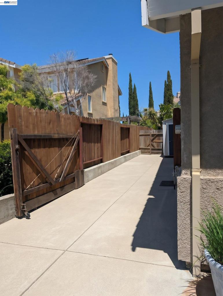 25768 Silver Canyon Ct Property Photo 42