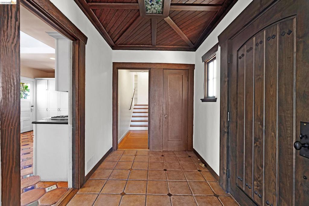 455 Arlington Ave Property Photo 17