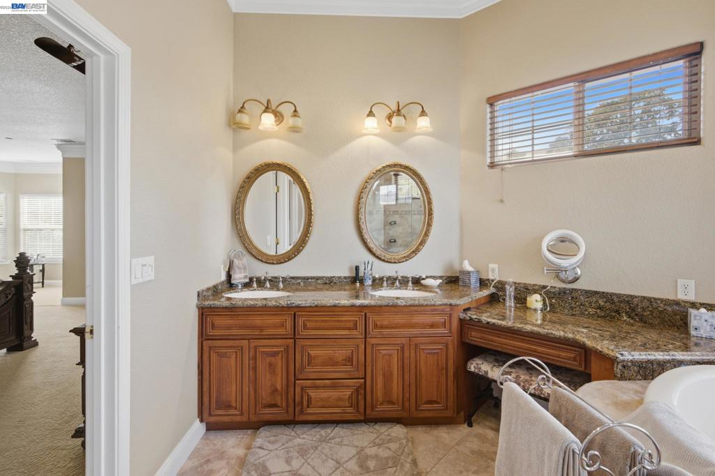4270 Leon Dr Property Photo 27