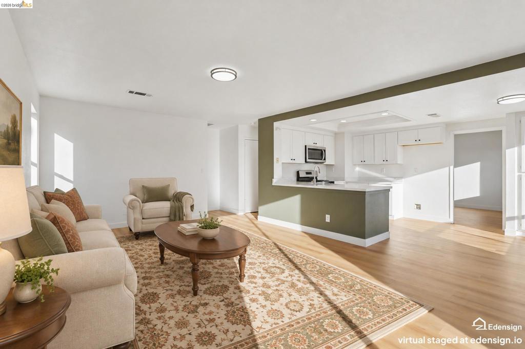 4636 Wolf Way Property Photo 17