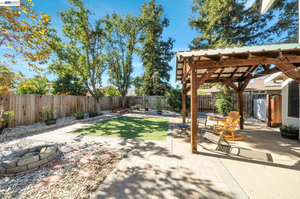 4568 Carnegie Ln Property Photo 4