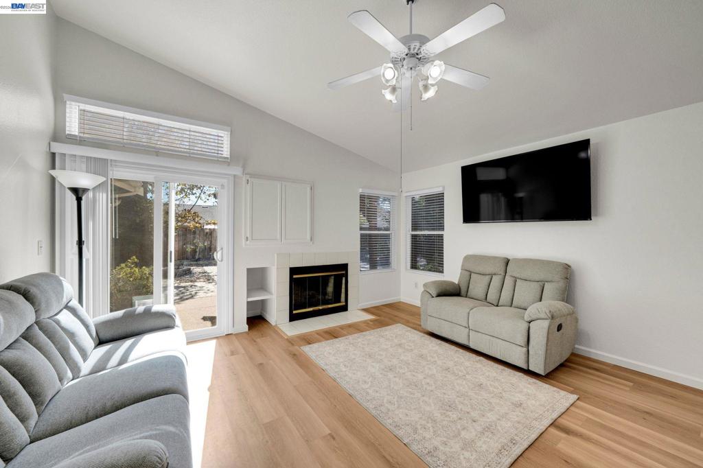 4568 Carnegie Ln Property Photo 6