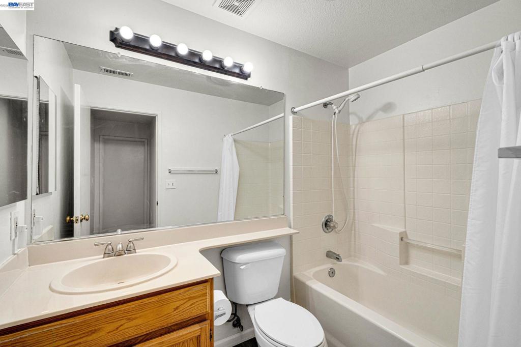 4568 Carnegie Ln Property Photo 14