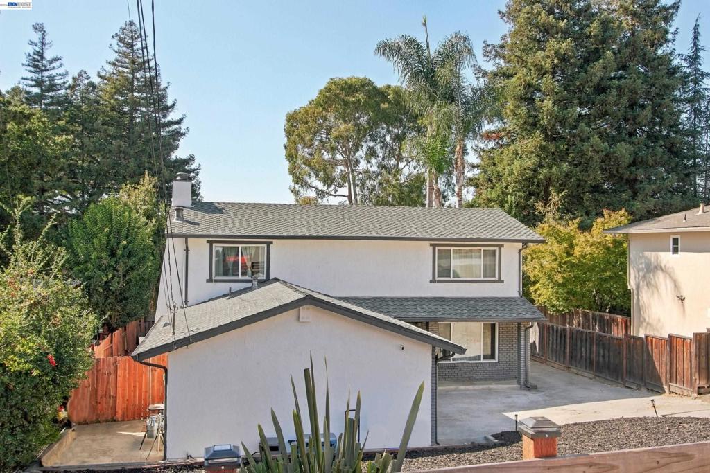 21175 Birch St Property Photo 3