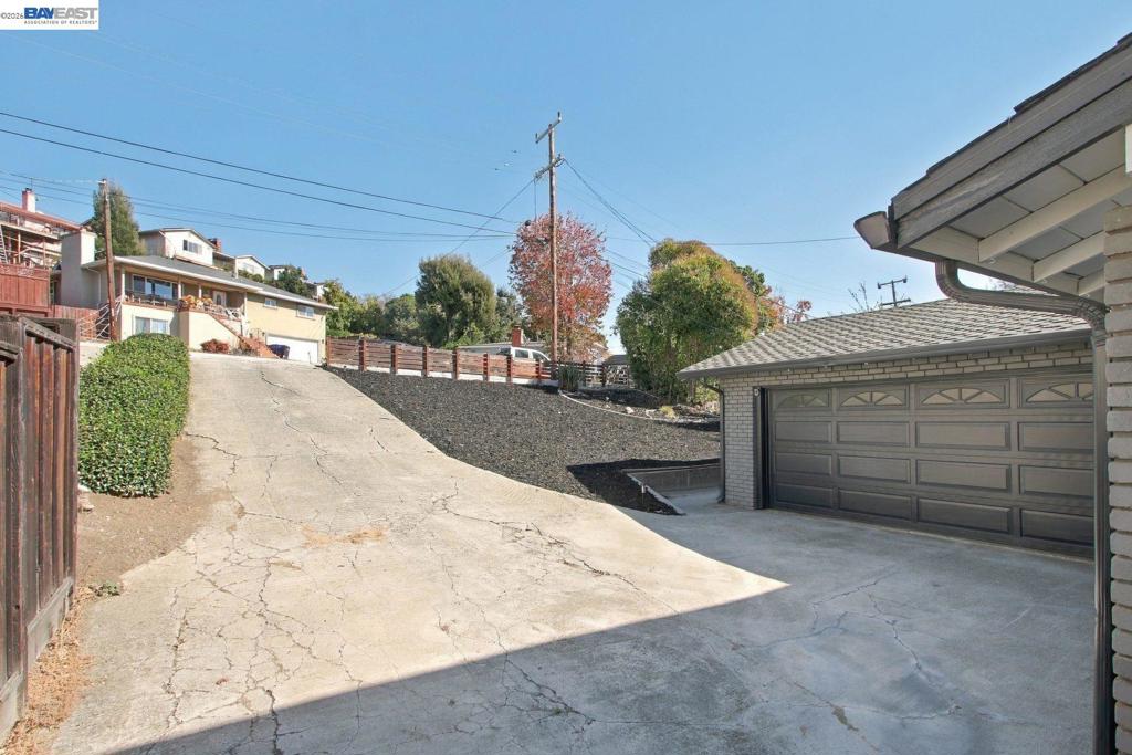 21175 Birch St Property Photo 4