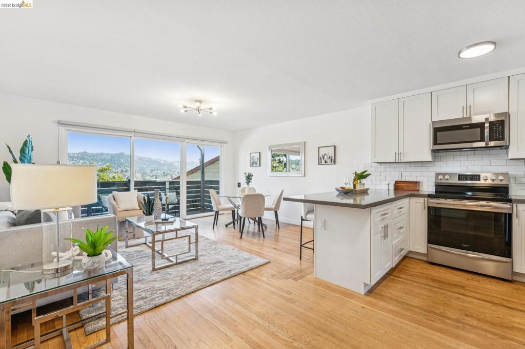 785 Taft Ave 11 Property Photo 6
