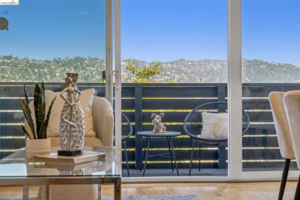 785 Taft Ave 11 Property Photo 7