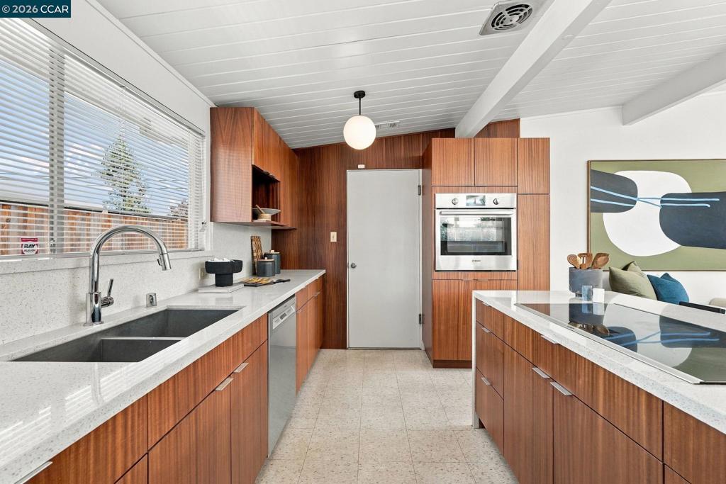 4040 Wilson Ln Property Photo 16