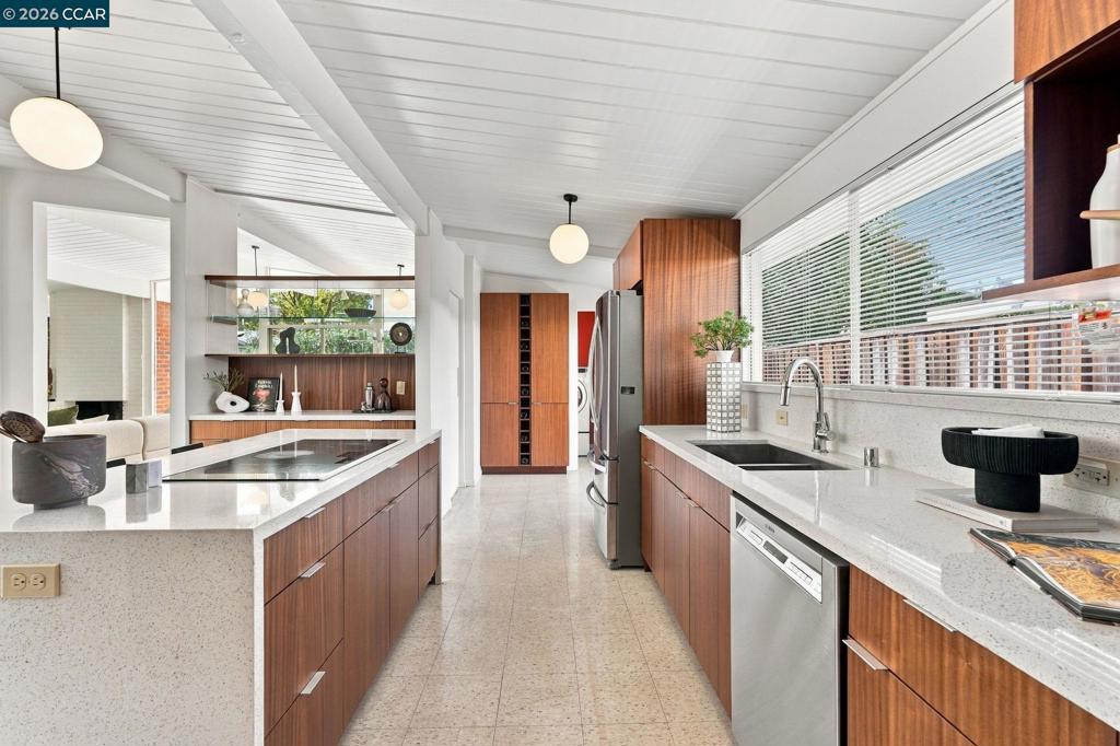 4040 Wilson Ln Property Photo 17