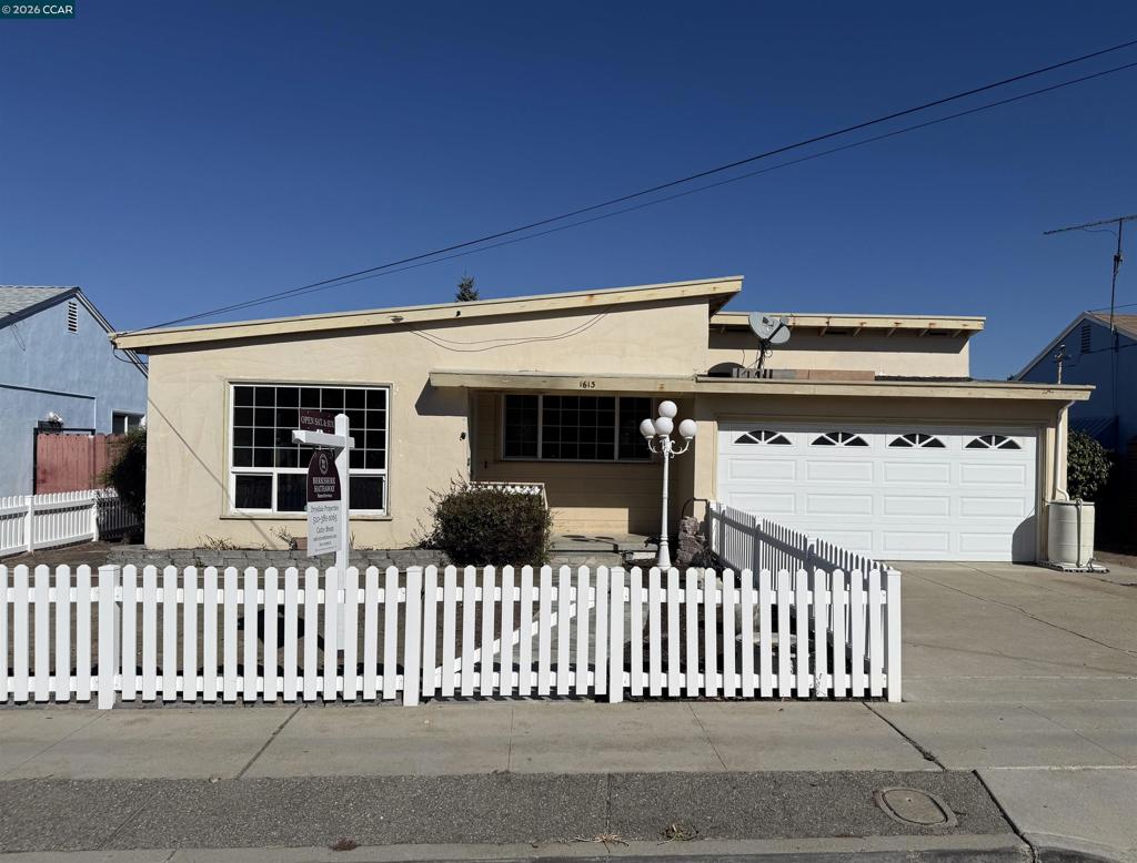 1613 Manor Blvd Property Photo 1