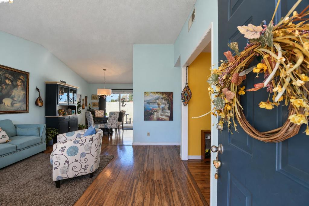 16 Dunes Ct Property Photo 4