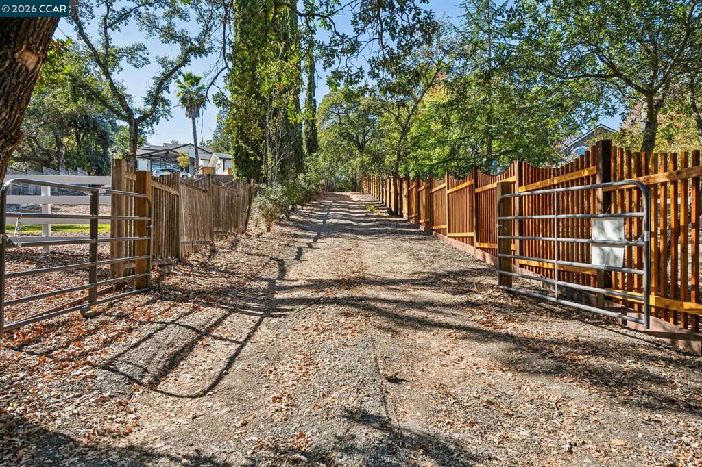 2050 Buttner Rd Property Photo 1