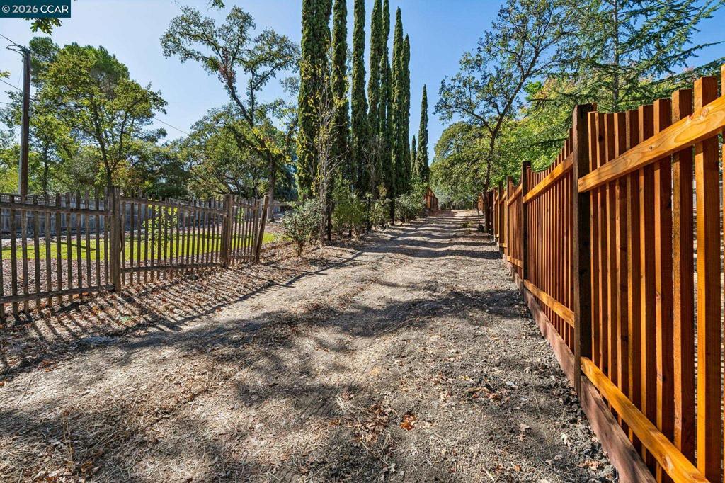 2050 Buttner Rd Property Photo 18
