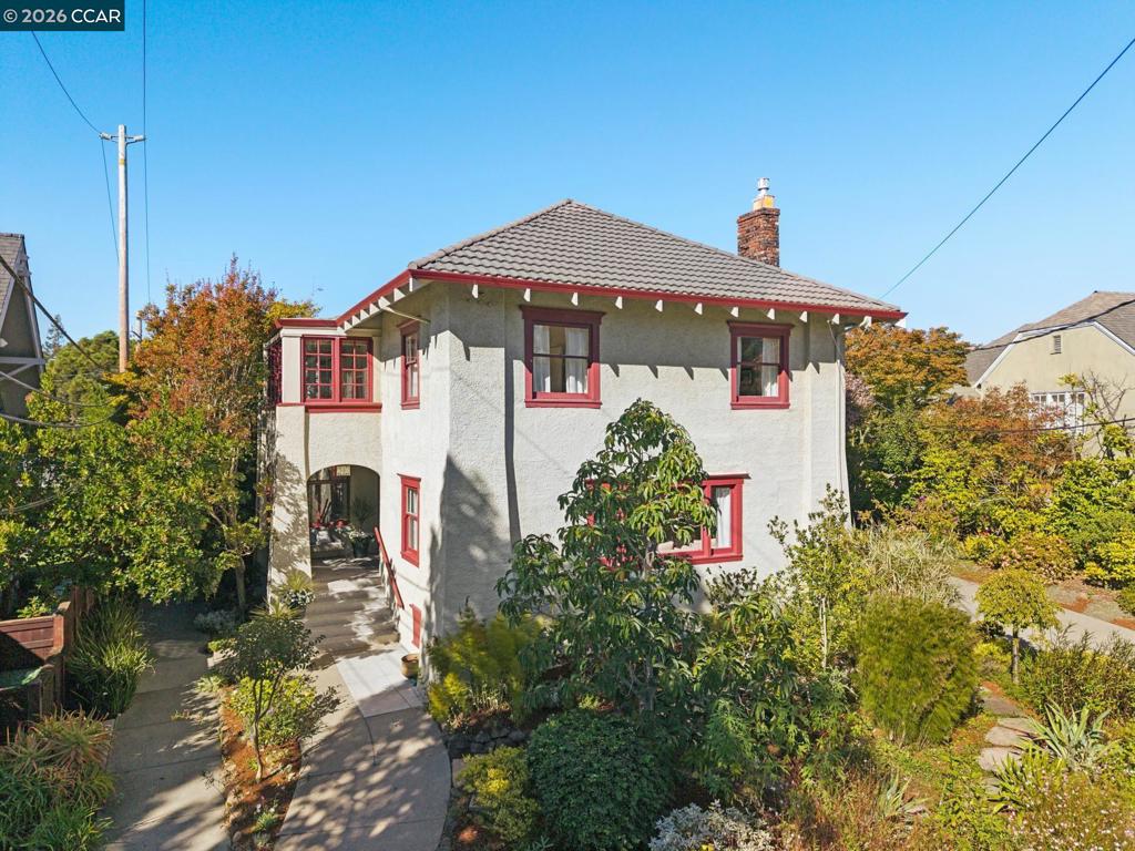 540 Boulevard Way Property Photo 1