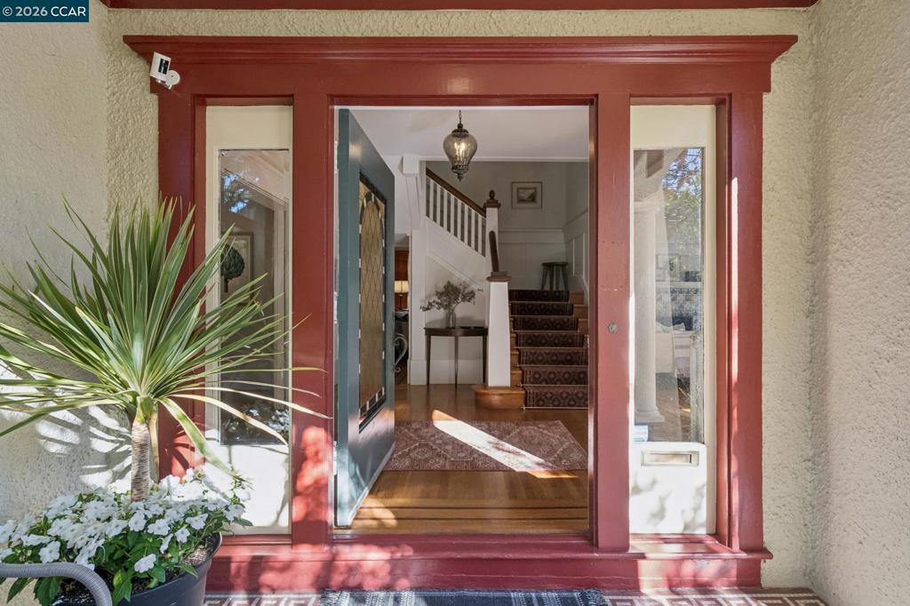 540 Boulevard Way Property Photo 6