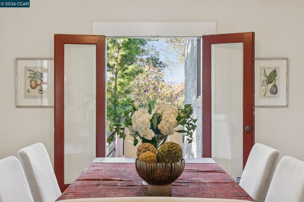 540 Boulevard Way Property Photo 14