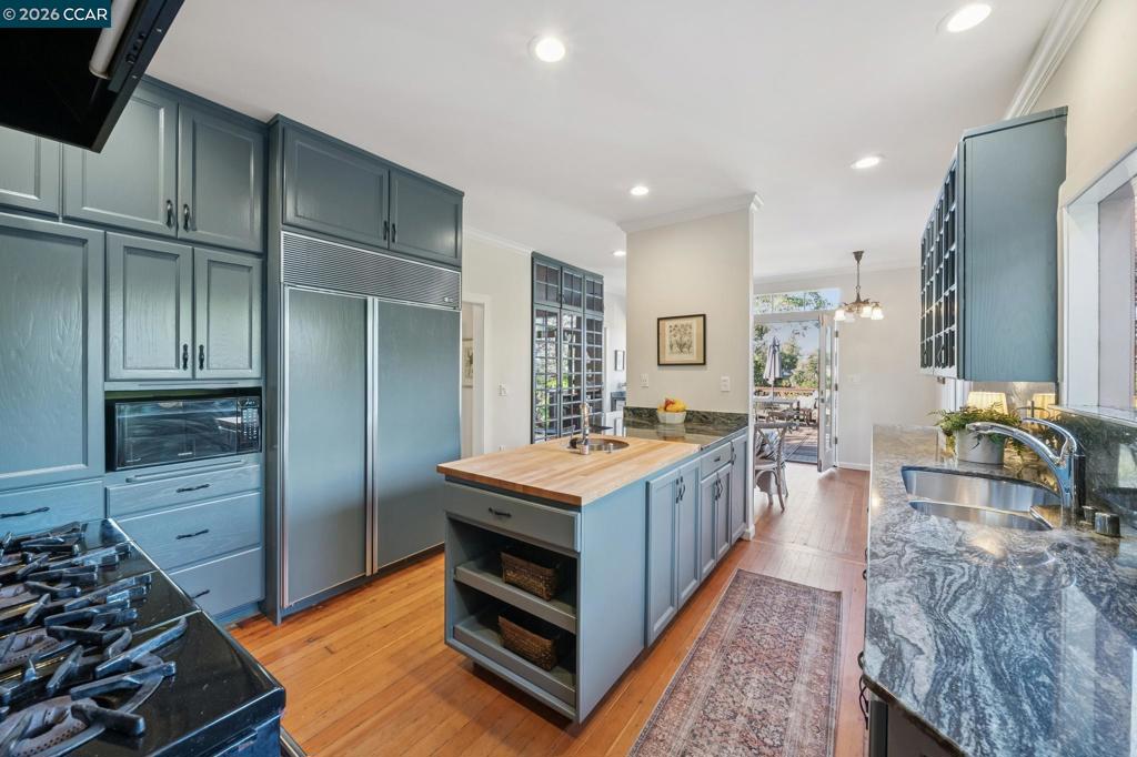 540 Boulevard Way Property Photo 15
