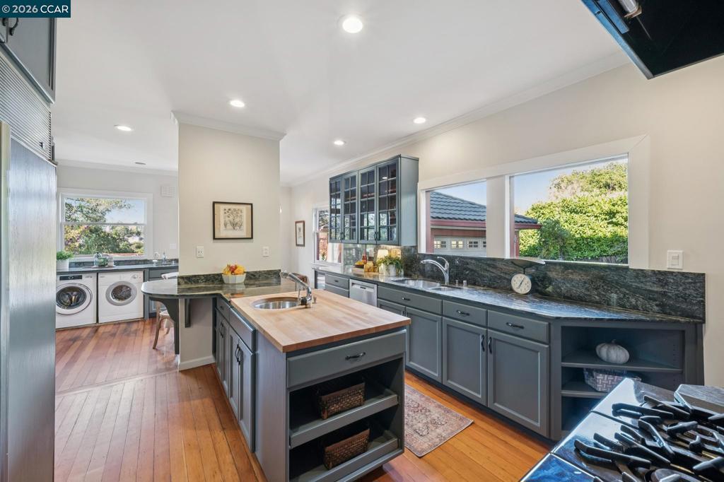 540 Boulevard Way Property Photo 16