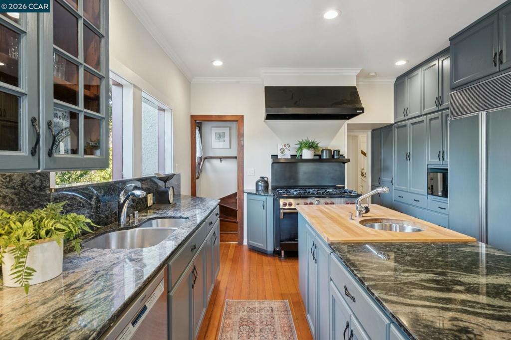 540 Boulevard Way Property Photo 17