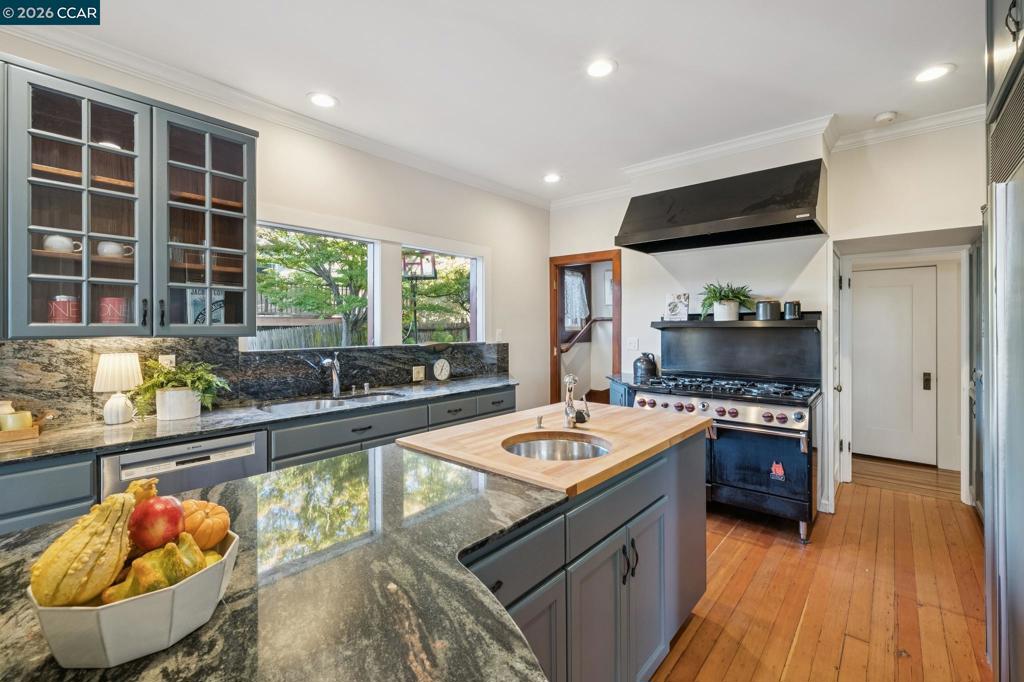 540 Boulevard Way Property Photo 18