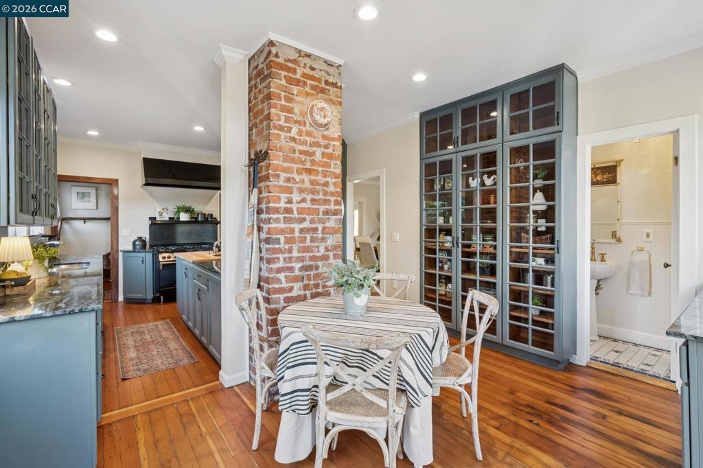 540 Boulevard Way Property Photo 20