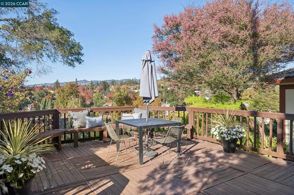 540 Boulevard Way Property Photo 22