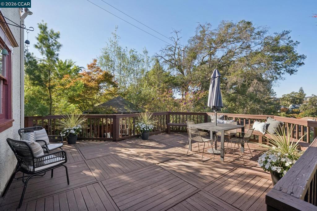 540 Boulevard Way Property Photo 23