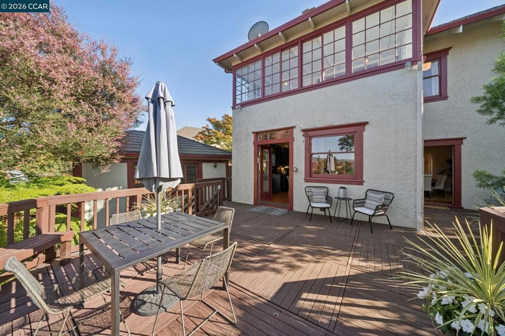 540 Boulevard Way Property Photo 24