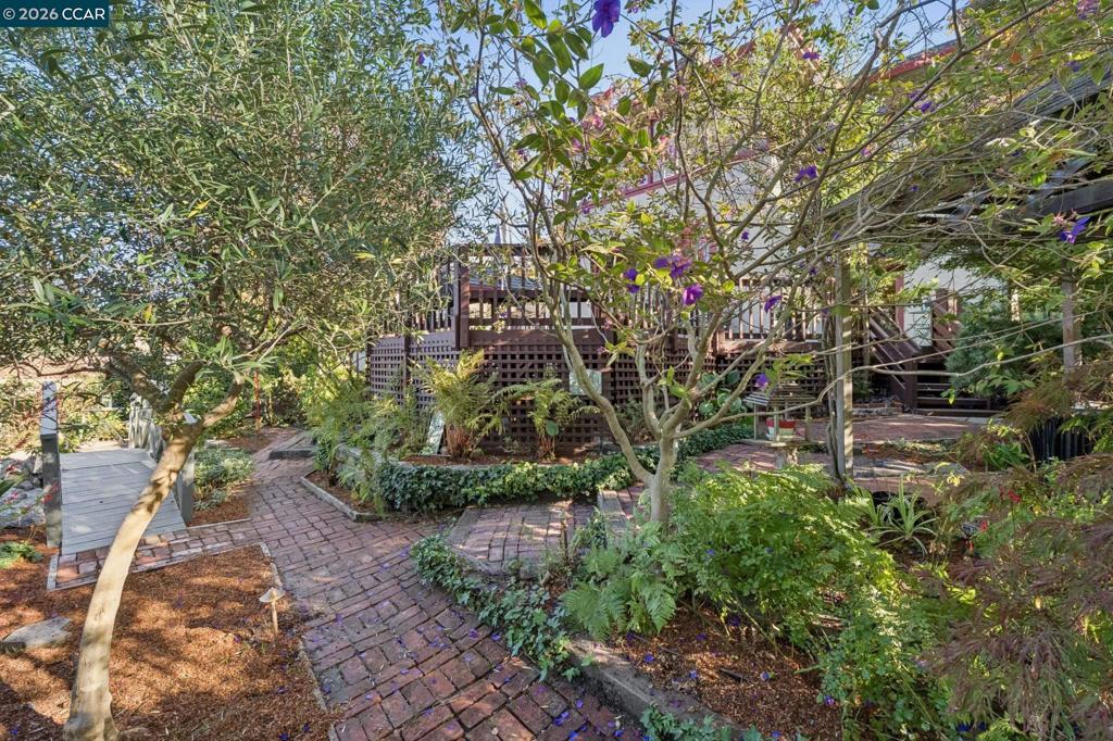 540 Boulevard Way Property Photo 51