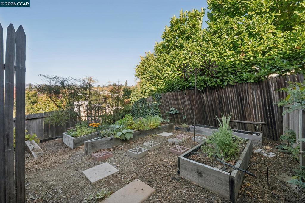 540 Boulevard Way Property Photo 52