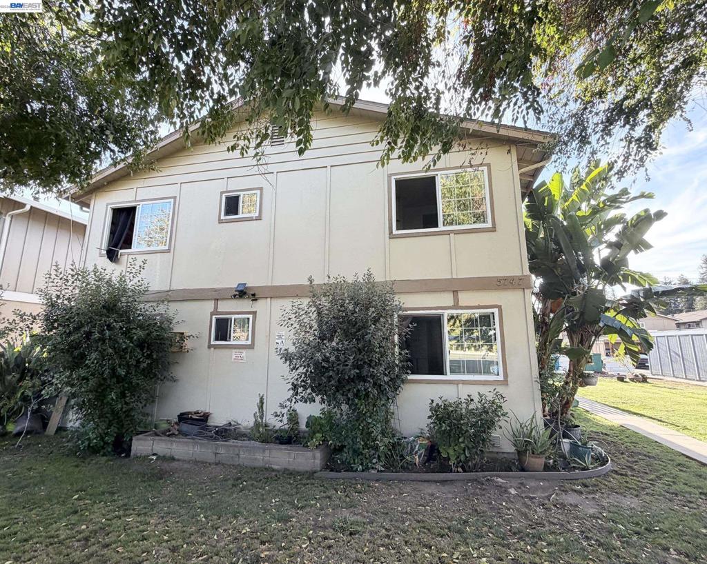 5747 Almaden Rd Property Photo 4