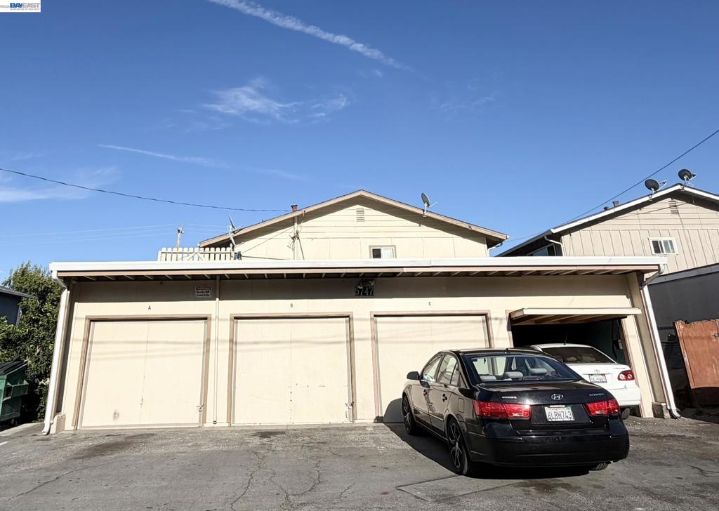 5747 Almaden Rd Property Photo 5