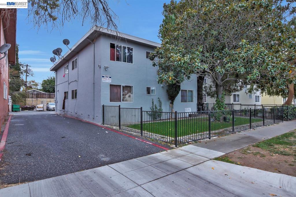 1412 Carnelian Dr Property Photo 1