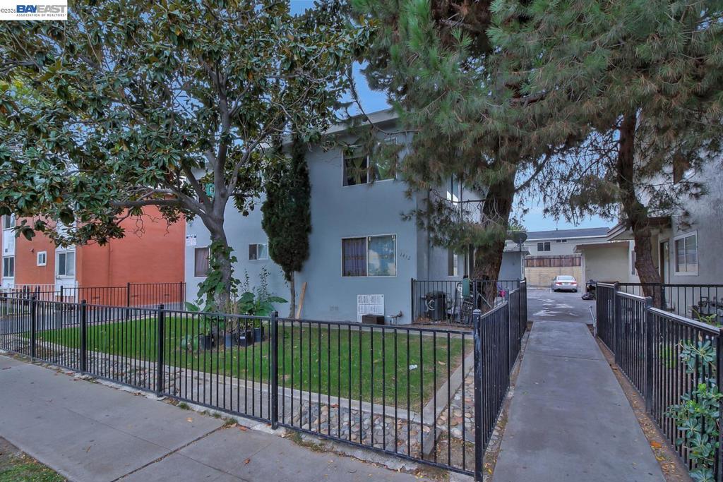 1412 Carnelian Dr Property Photo 2