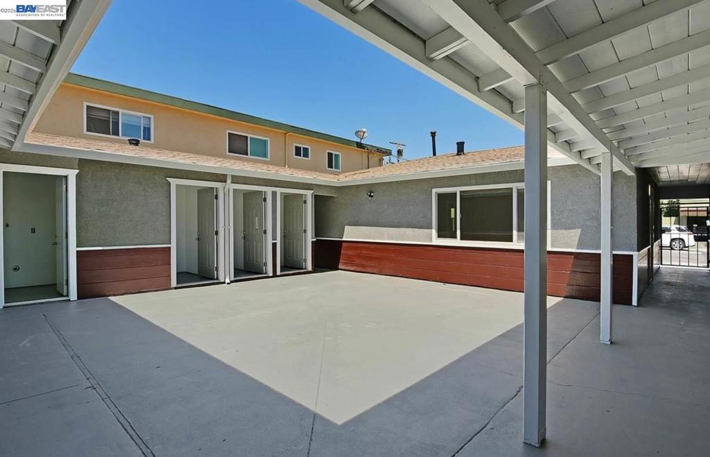 1631 Frisbie Ct Property Photo 3