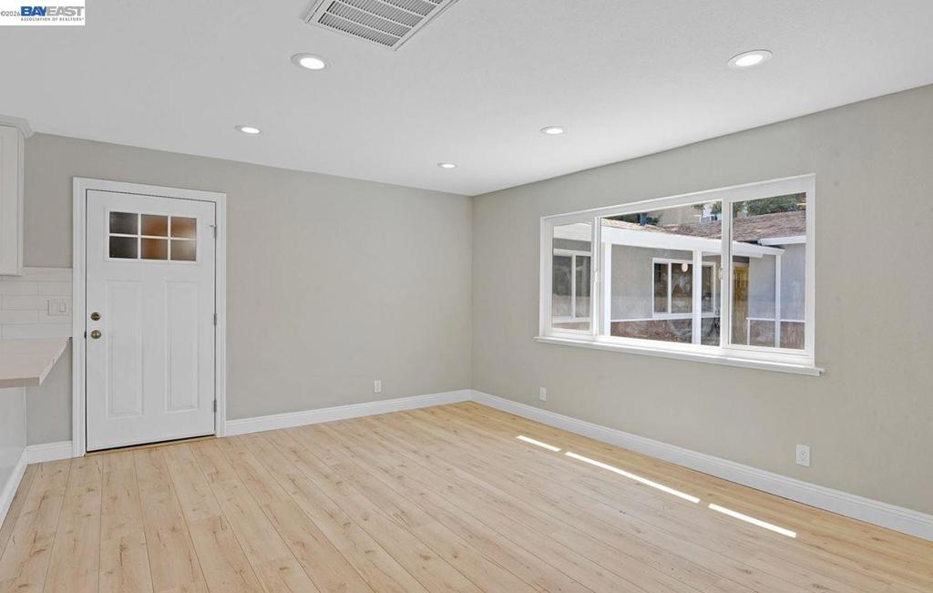 1631 Frisbie Ct Property Photo 8