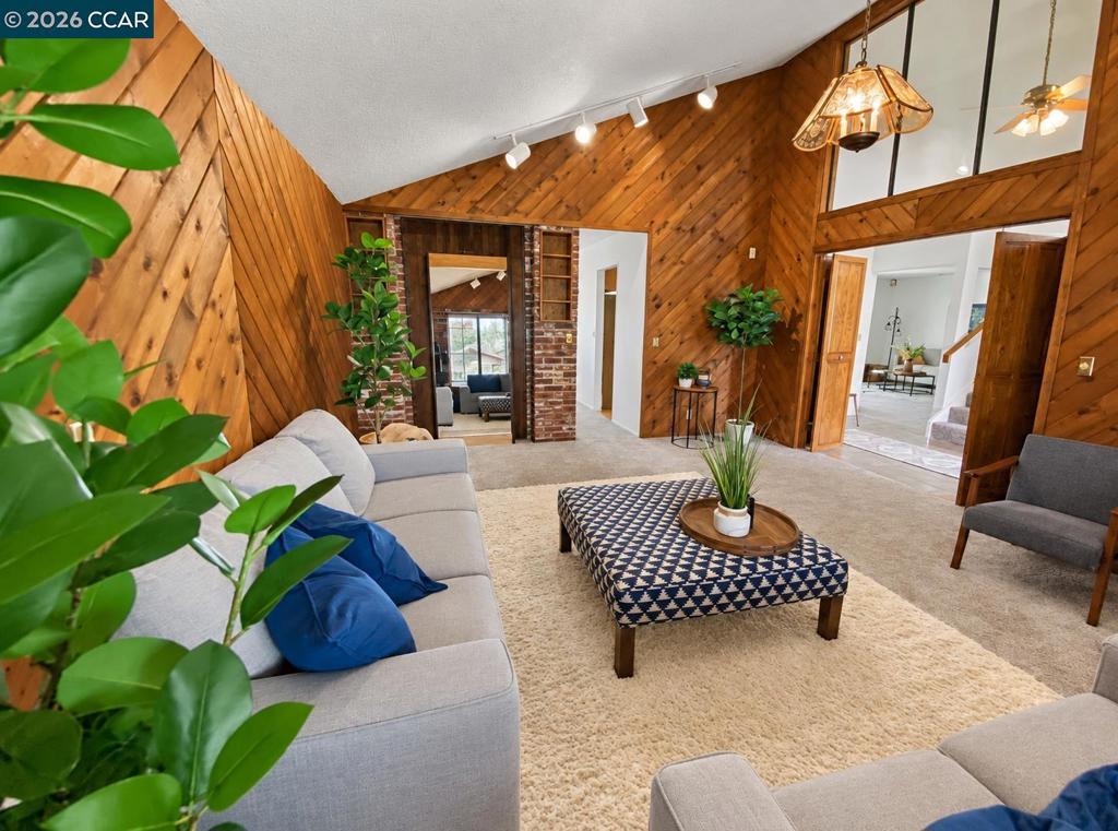 118 Buttercup Property Photo 3