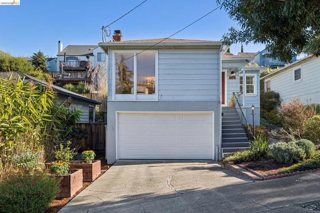 4620 Camden St Property Photo 2